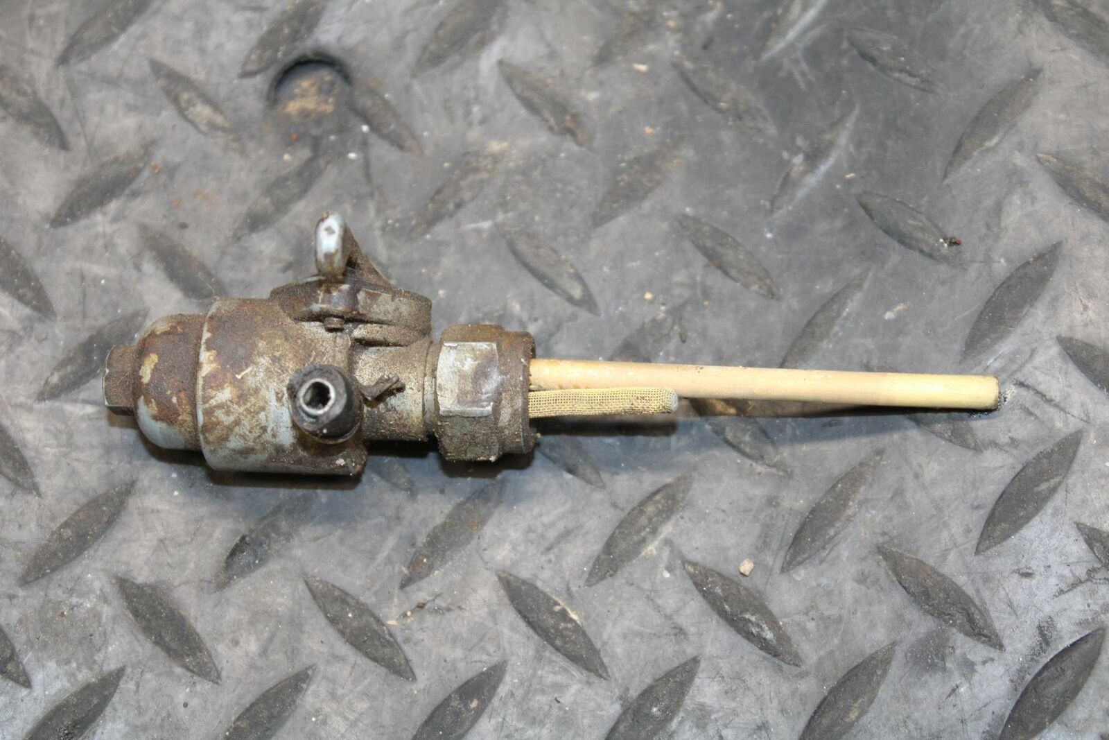 71 YAMAHA L5 GAS TANK FUEL COCK PETCOCK SHUT OFF VALVE BB230
