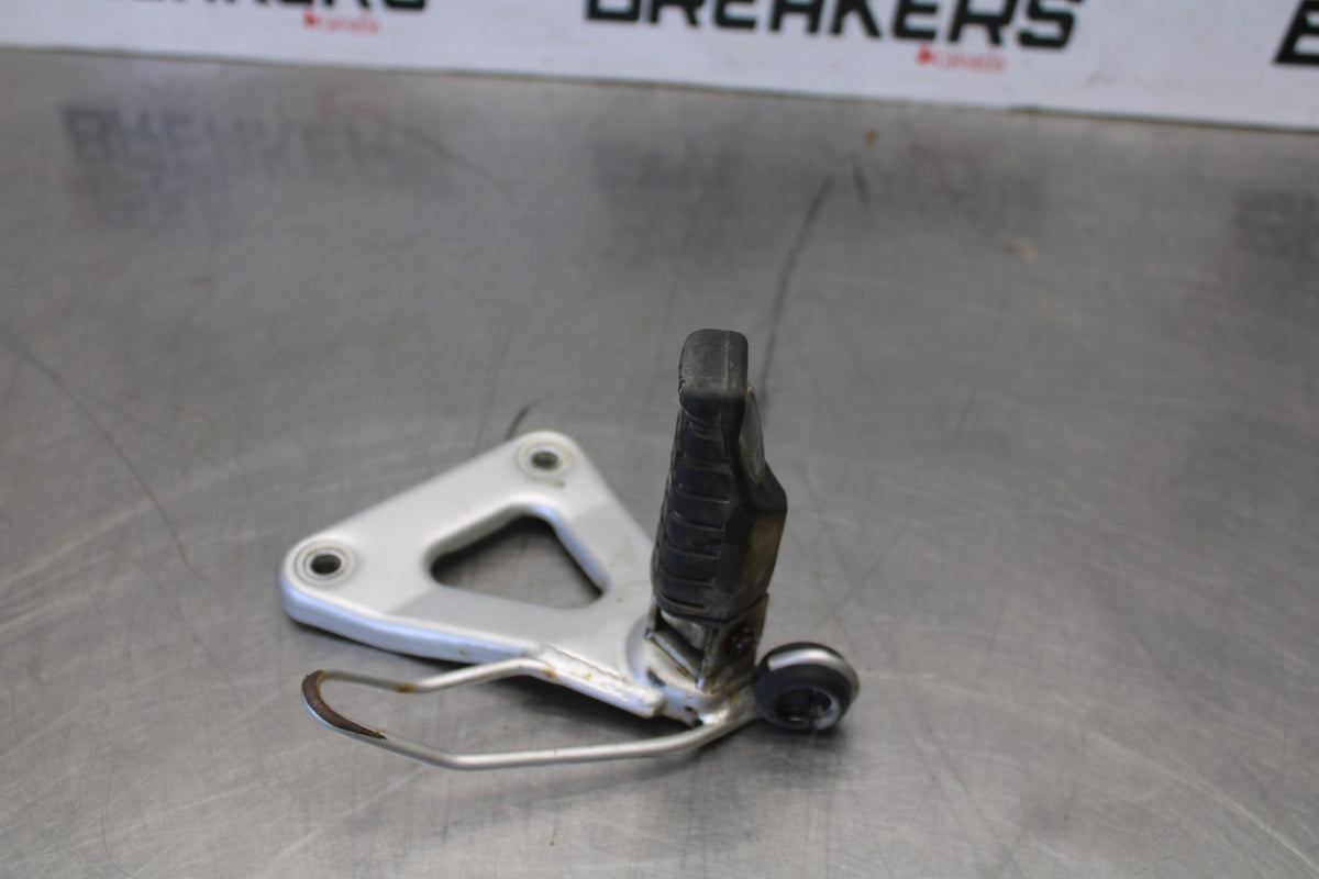 06 KAWASAKI KLR650 REAR BACK PASSENGER PEG SET PAIR BB919