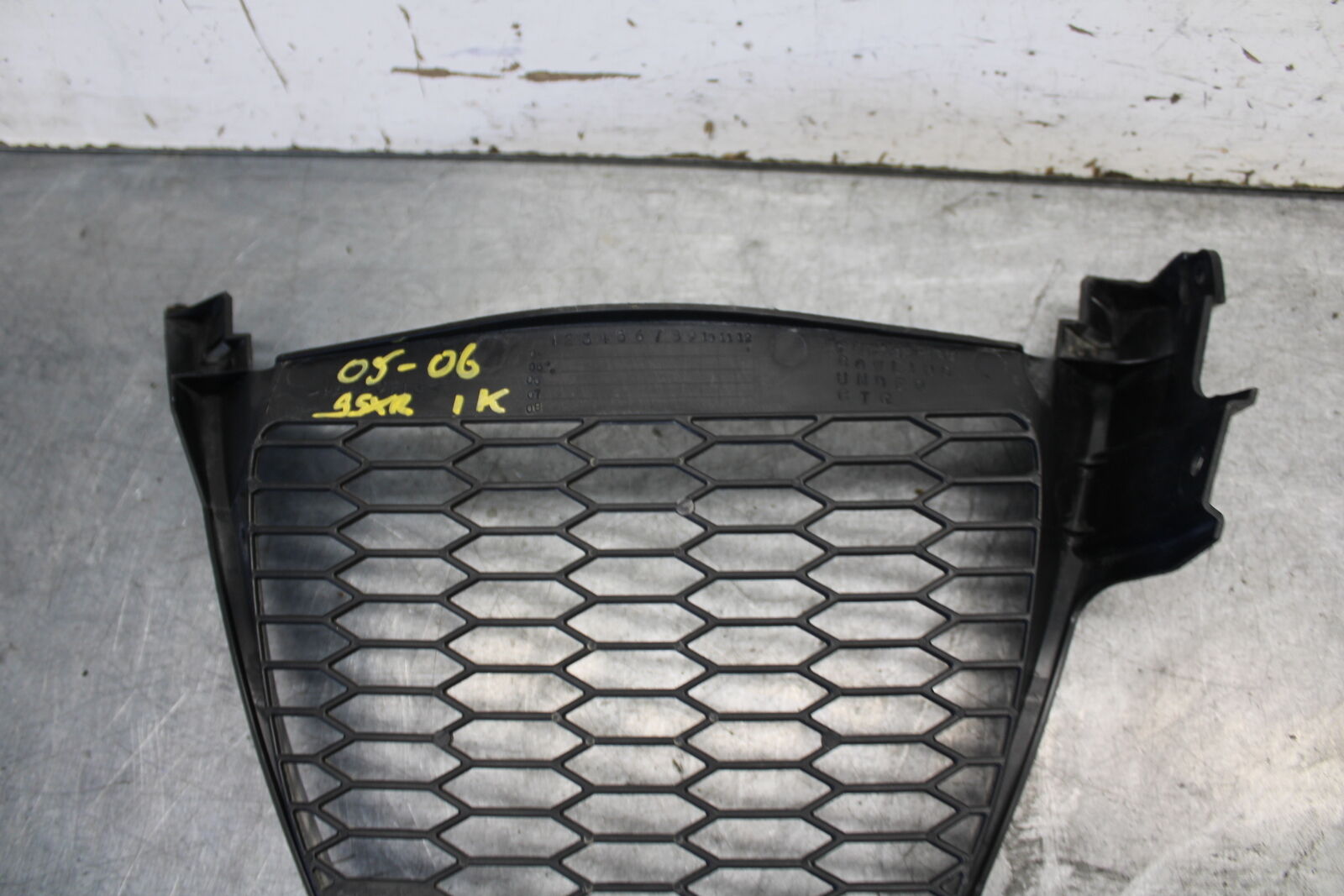 05-06 SUZUKI GSXR1000 FRONT LOWER INNER EXHAUST V FAIRING COWL GUARD  BB676