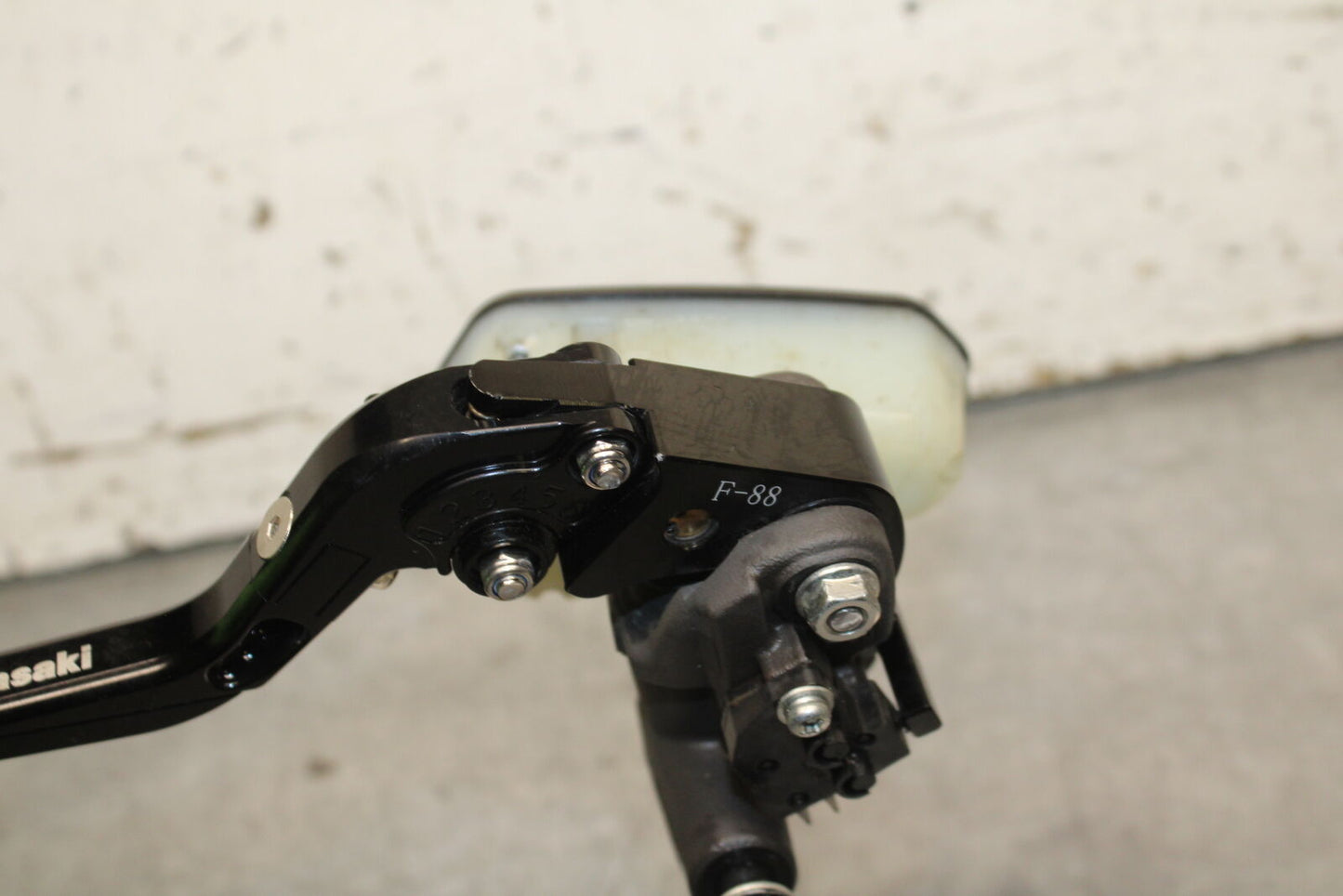 12-13 KAWASAKI Z1000 FRONT BRAKE MASTER CYLINDER w/ LEVER BB743