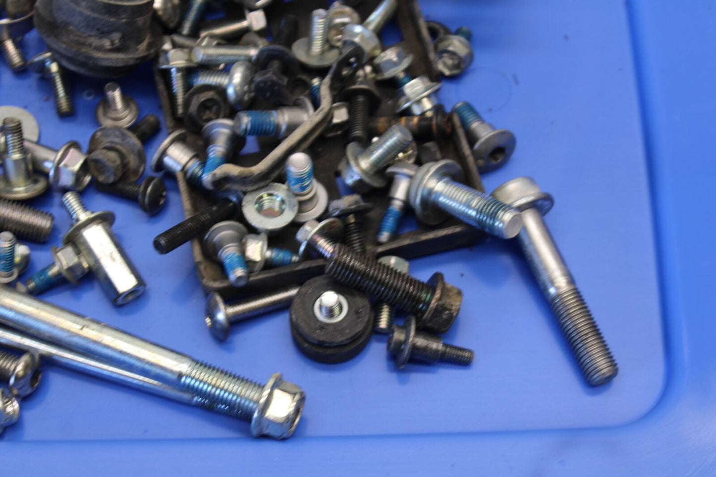 11-24 SUZUKI GSXR750 MOUNTING BOLTS HARDWARE MOTOR SCREWS  BB687