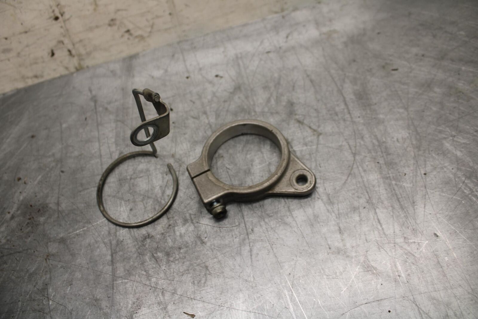 91-92 SUZUKI GSXR750 M  STEERING DAMPER STABILIZER BRACKET BB493