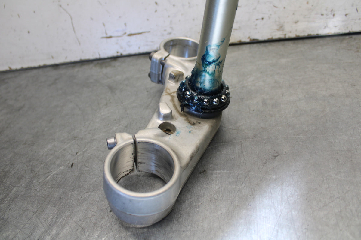 07-08 TRIUMPH DAYTONA 675 FRONT FORKS CLAMP LOWER TRIPLE TREE STEM BB685
