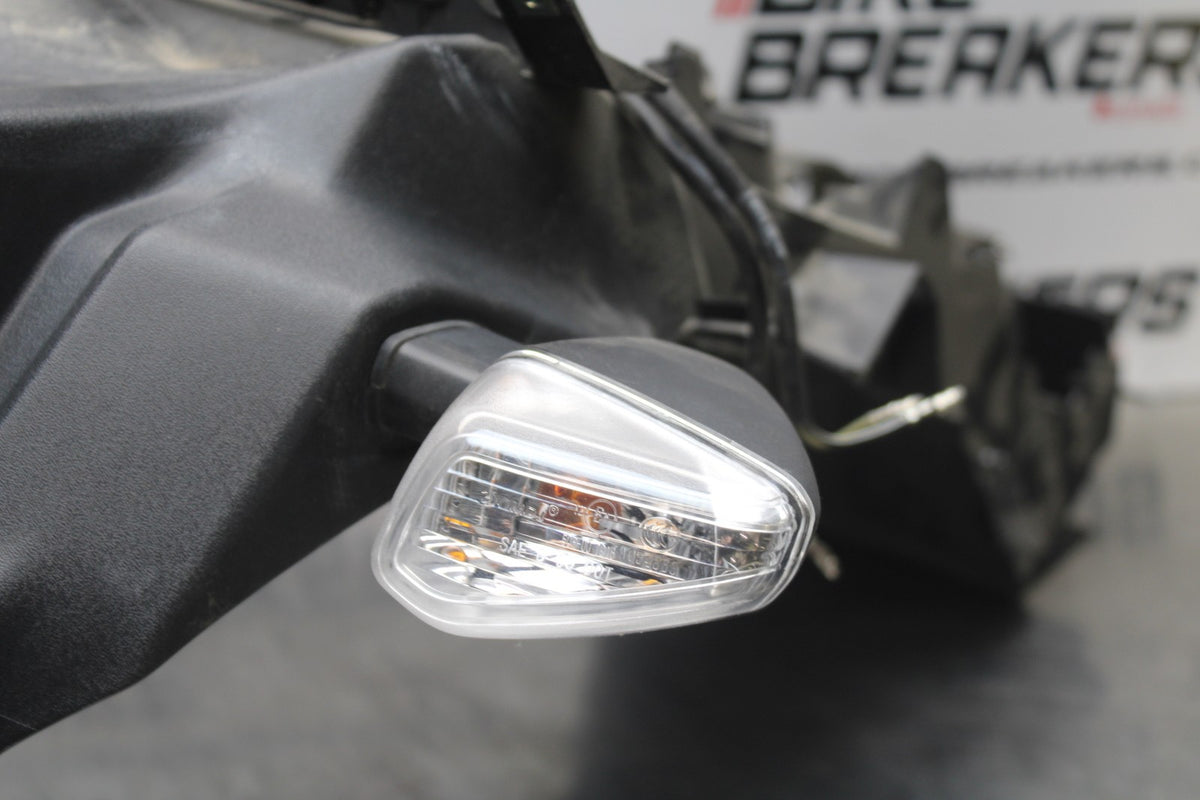 15 SUZUKI GW250F REAR BACK FENDER MUD GUARD & LIGHTS BB789