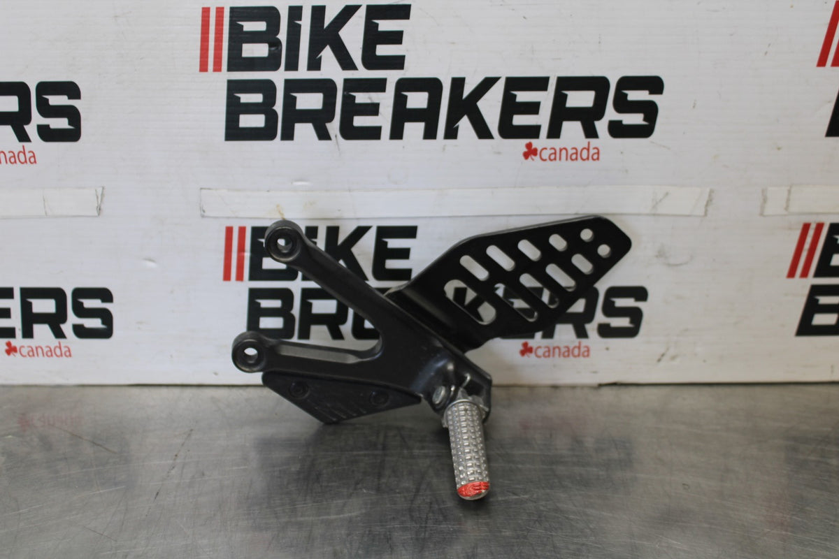 17 YAMAHA YZF R6 LEFT REARSET REAR SET DRIVER FOOT PEG REST STOP BB922