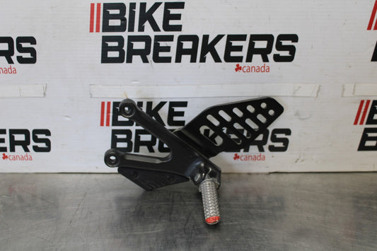 17 YAMAHA YZF R6 LEFT REARSET REAR SET DRIVER FOOT PEG REST STOP BB922