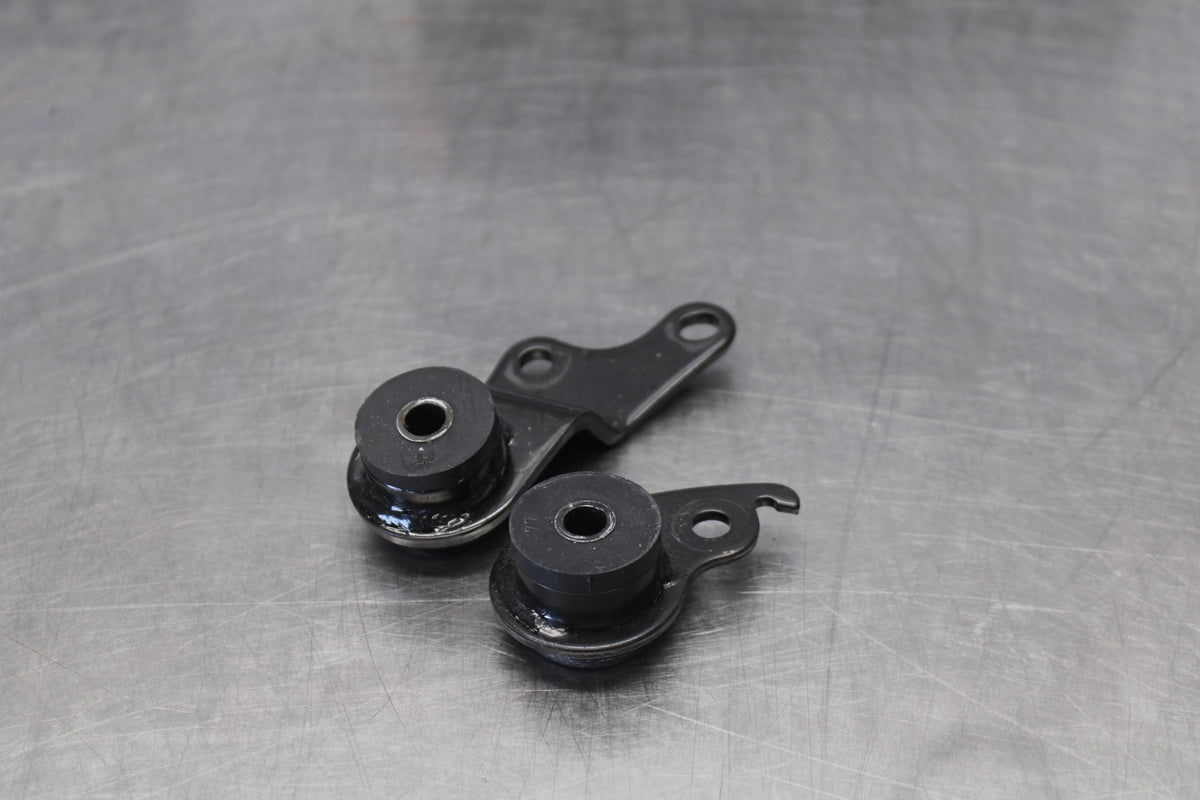 11-26 SUZUKI GSXR750 EXHAUST PIPE MUFFLER CAN BRACKETS BB882