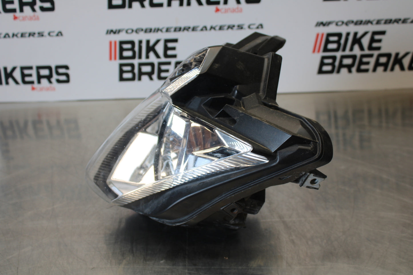 09-15 YAMAHA FZ6R FRONT HEADLIGHT HEAD LIGHT LAMP BB161