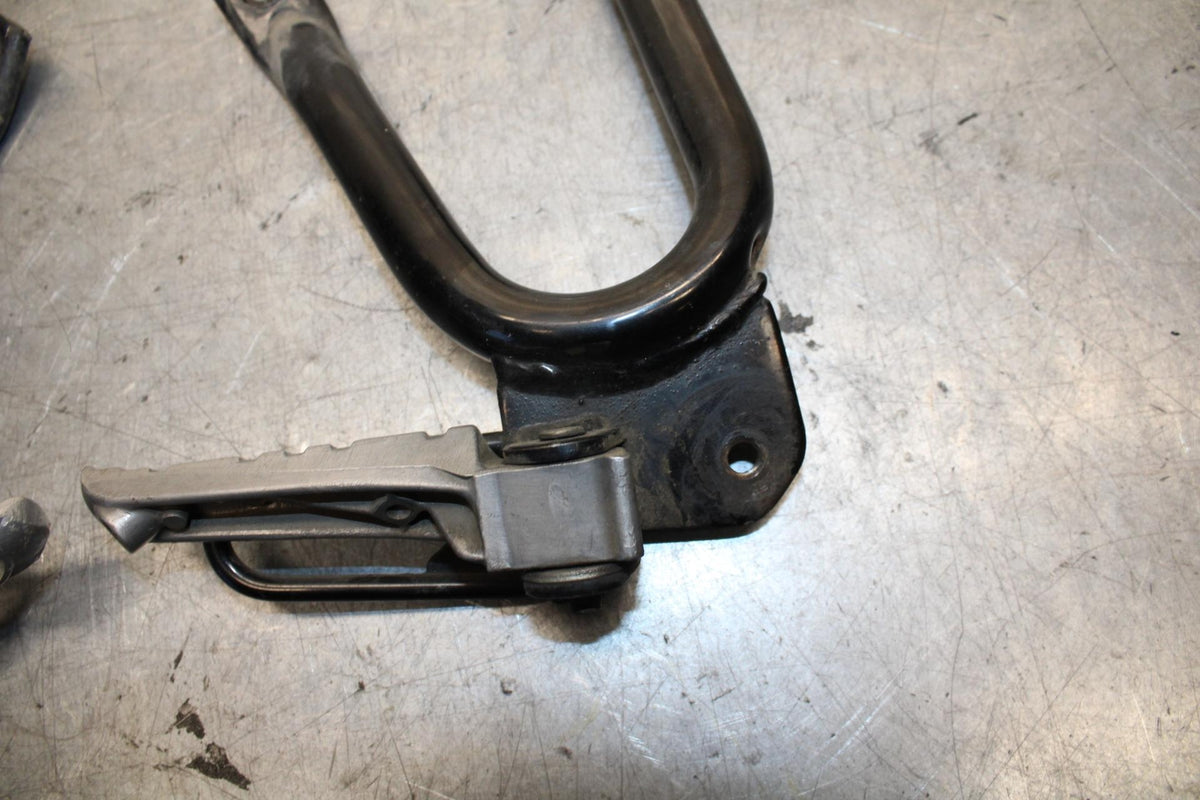 89-90 YAMAHA FZR600 REAR BACK PASSENGER PEG SET PAIR BB76