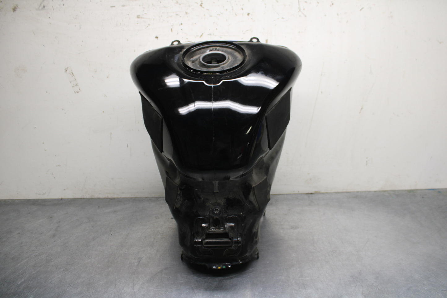 09 HONDA CBR600RR GAS TANK FUEL CELL PETROL RESERVOIR BB760