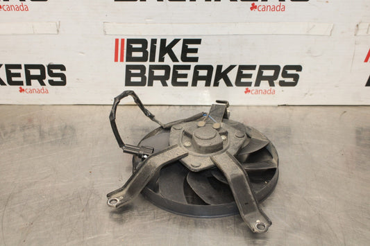 23 KAWASAKI Z900RS ENGINE RADIATOR COOLING FAN BB935