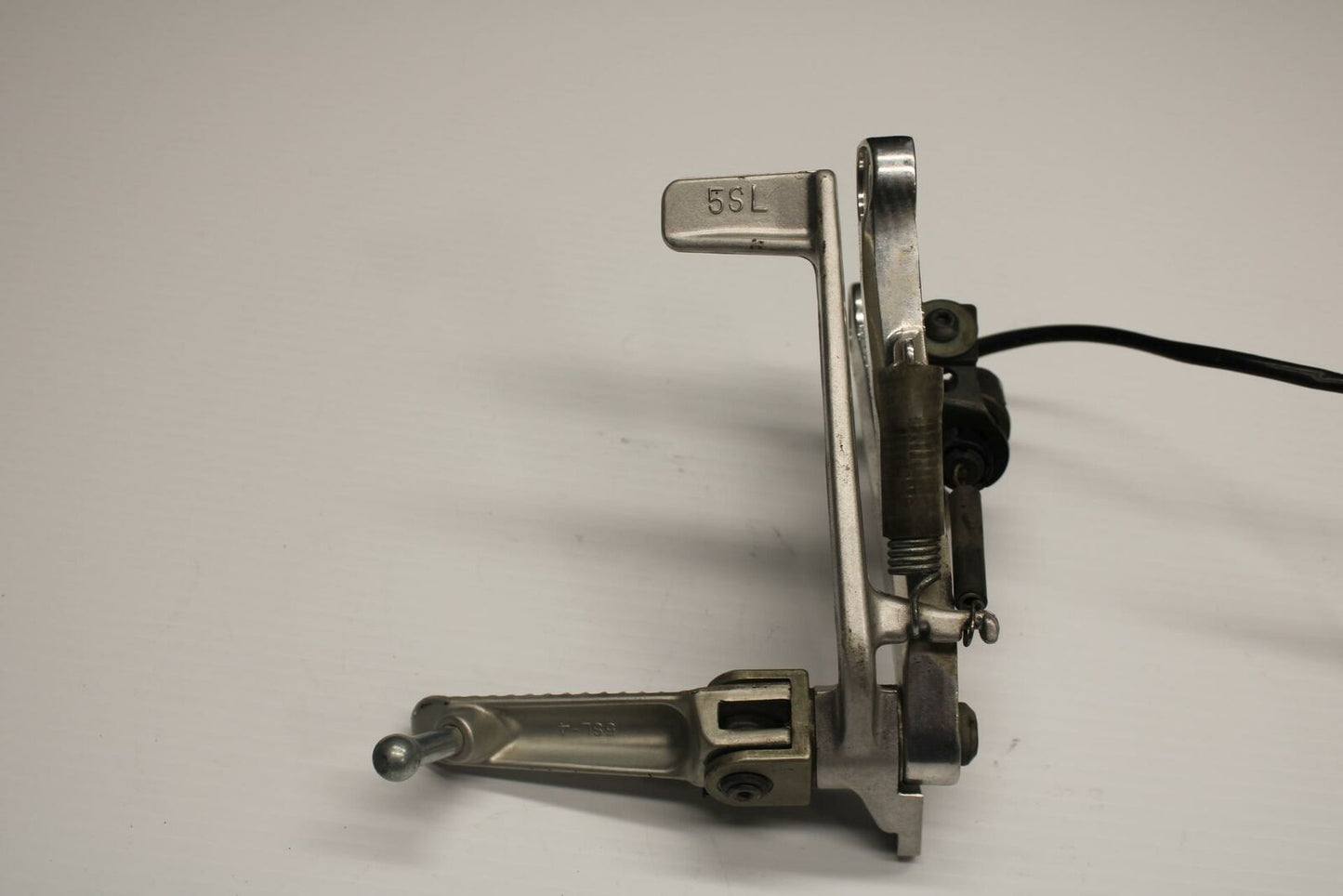 05 YAMAHA YZF R6S RIGHT REARSET REAR SET DRIVER FOOT PEG REST STOP BB234