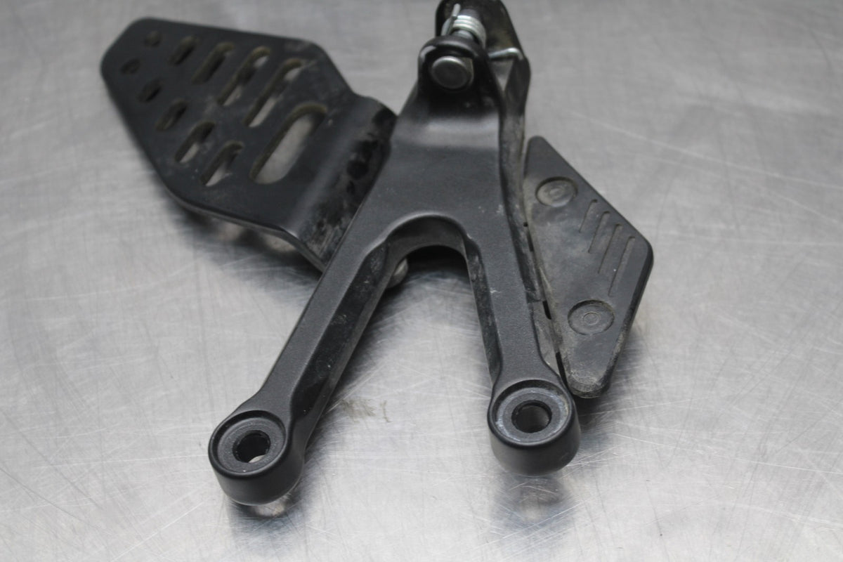 08-16 YAMAHA YZF R6 LEFT REARSET REAR SET DRIVER FOOT PEG BRACKET MOUNT BB856