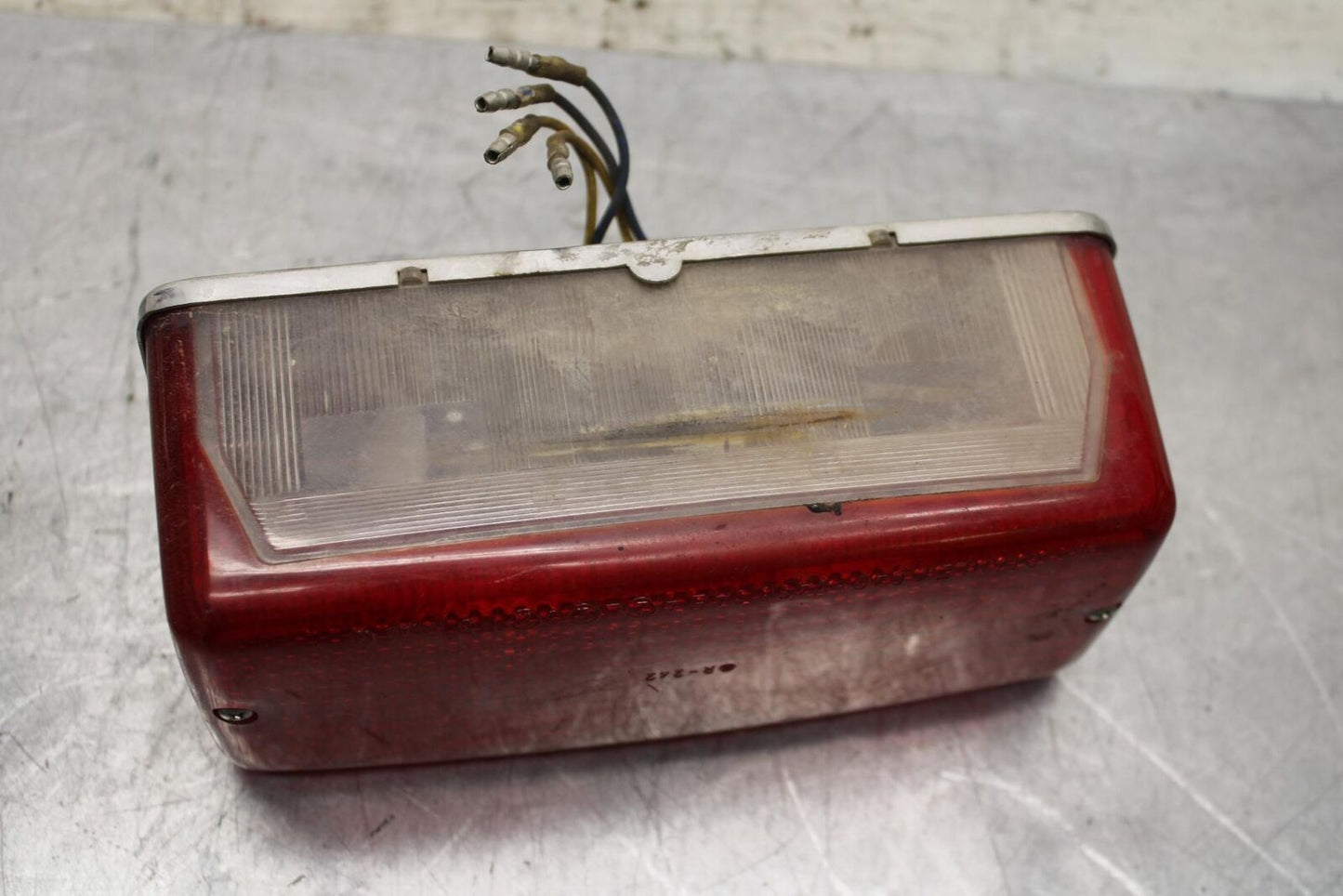 1979 Yamaha XS1100 TAILLIGHT REAR TAIL BRAKE LIGHT 1A0-84711-60-00 BB572