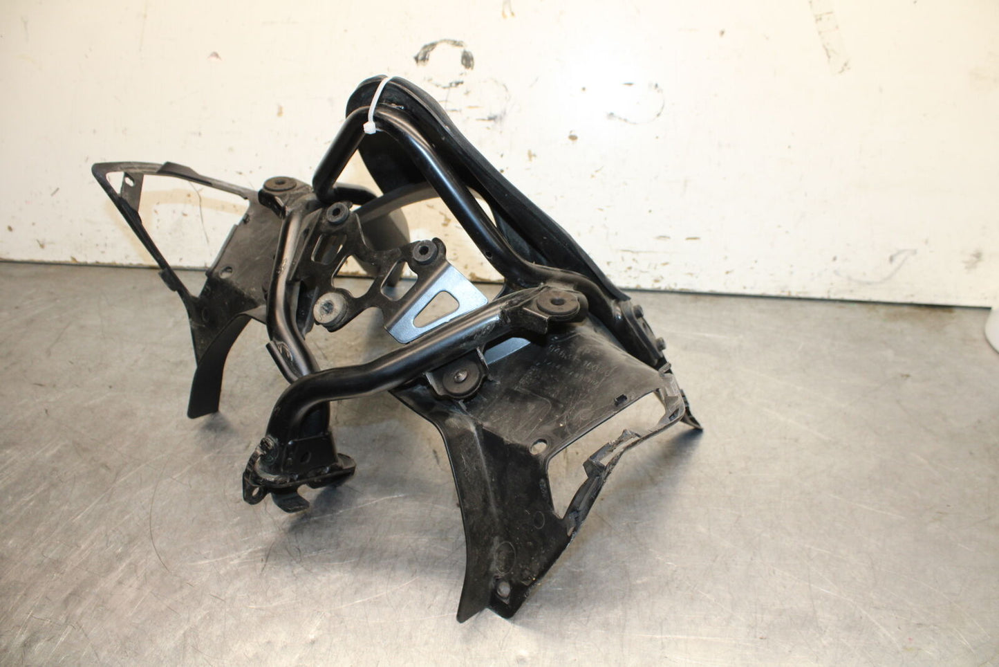 03-06 SUZUKI SV650 UPPER FAIRING MIRROR GAUGES STAY BRACKET BB392