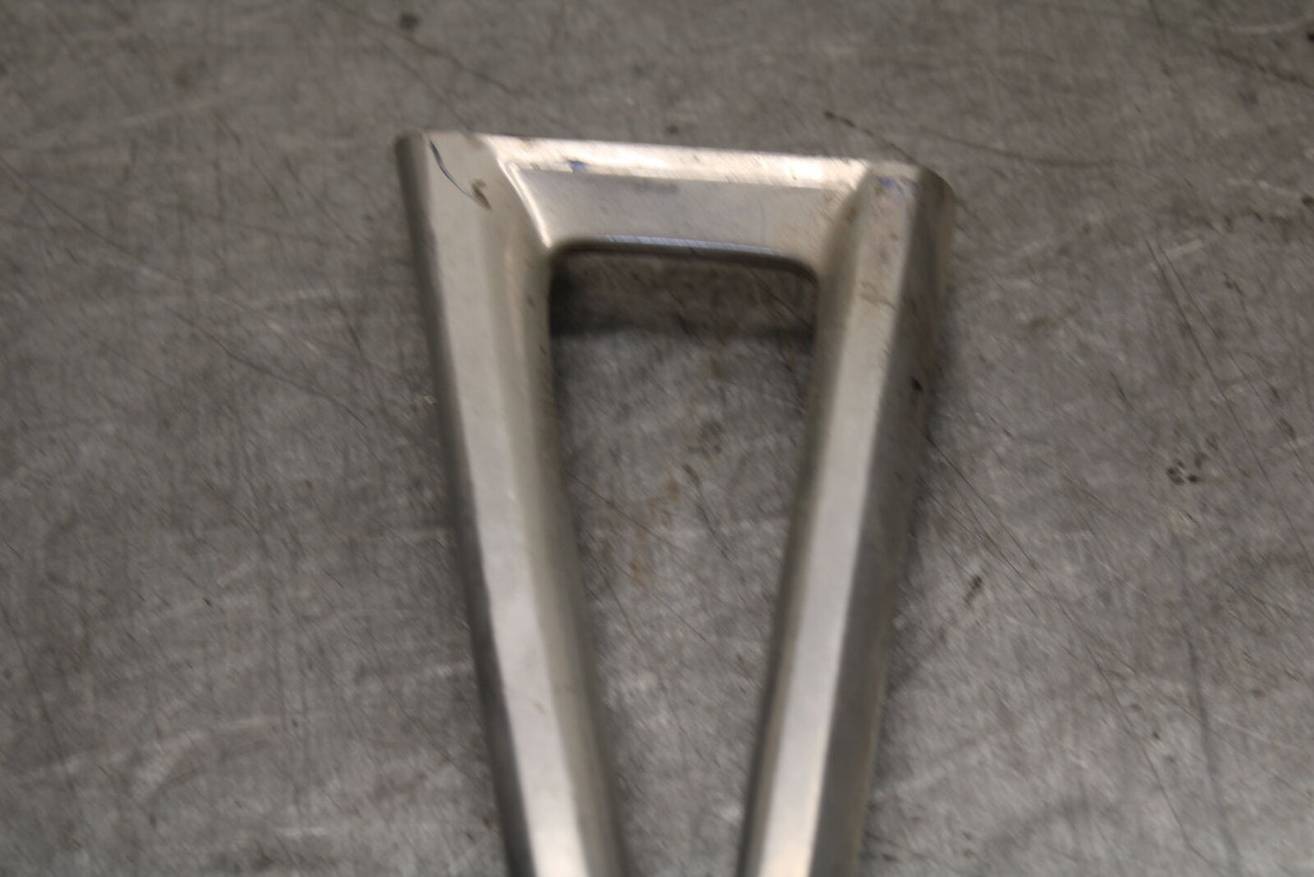 08-09 YAMAHA YZF R6S LEFT REAR BACK PASSENGER PEG  BB690