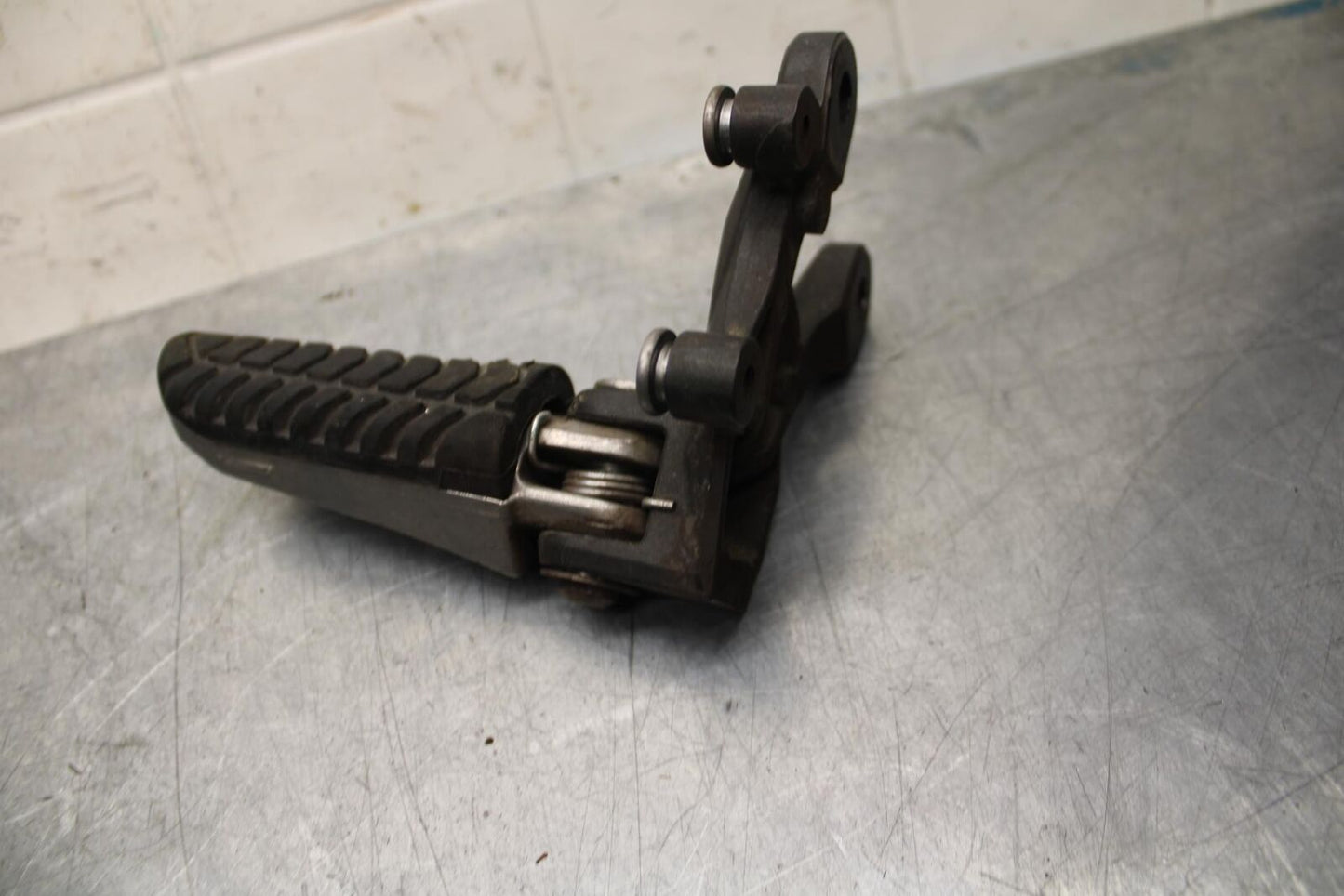 08-09 KAWASAKI NINJA ZX14R LEFT REARSET REAR SET DRIVER FOOT PEG BRACKET  BB73