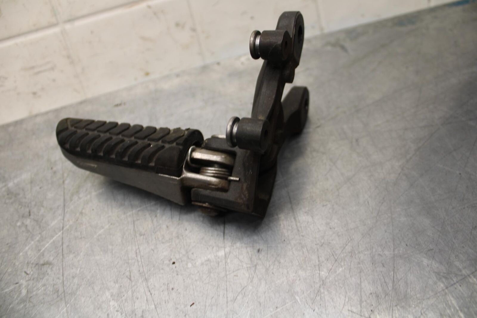 08-09 KAWASAKI NINJA ZX14R LEFT REARSET REAR SET DRIVER FOOT PEG BRACKET  BB73