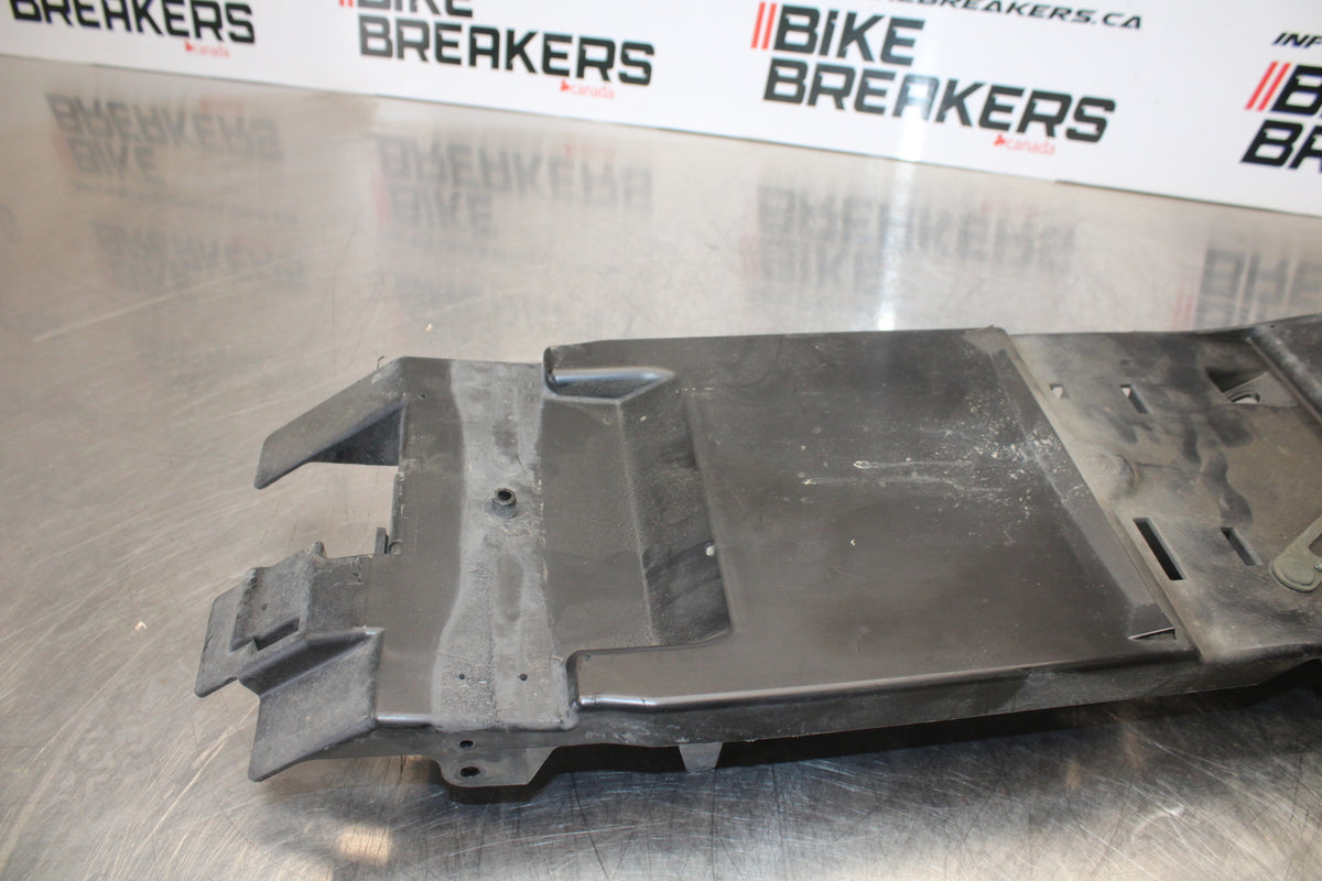 04-05 KAWASAKI NINJA ZX10R REAR BACK TAIL UNDERTAIL BATTERY TRAY PLASTIC BB163