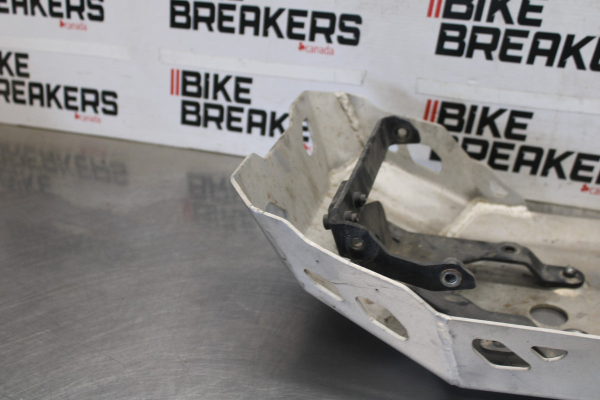 19 BMW F750GS SKID PLATE TRAY LOWER ENGINE FRAME GUARD BB938