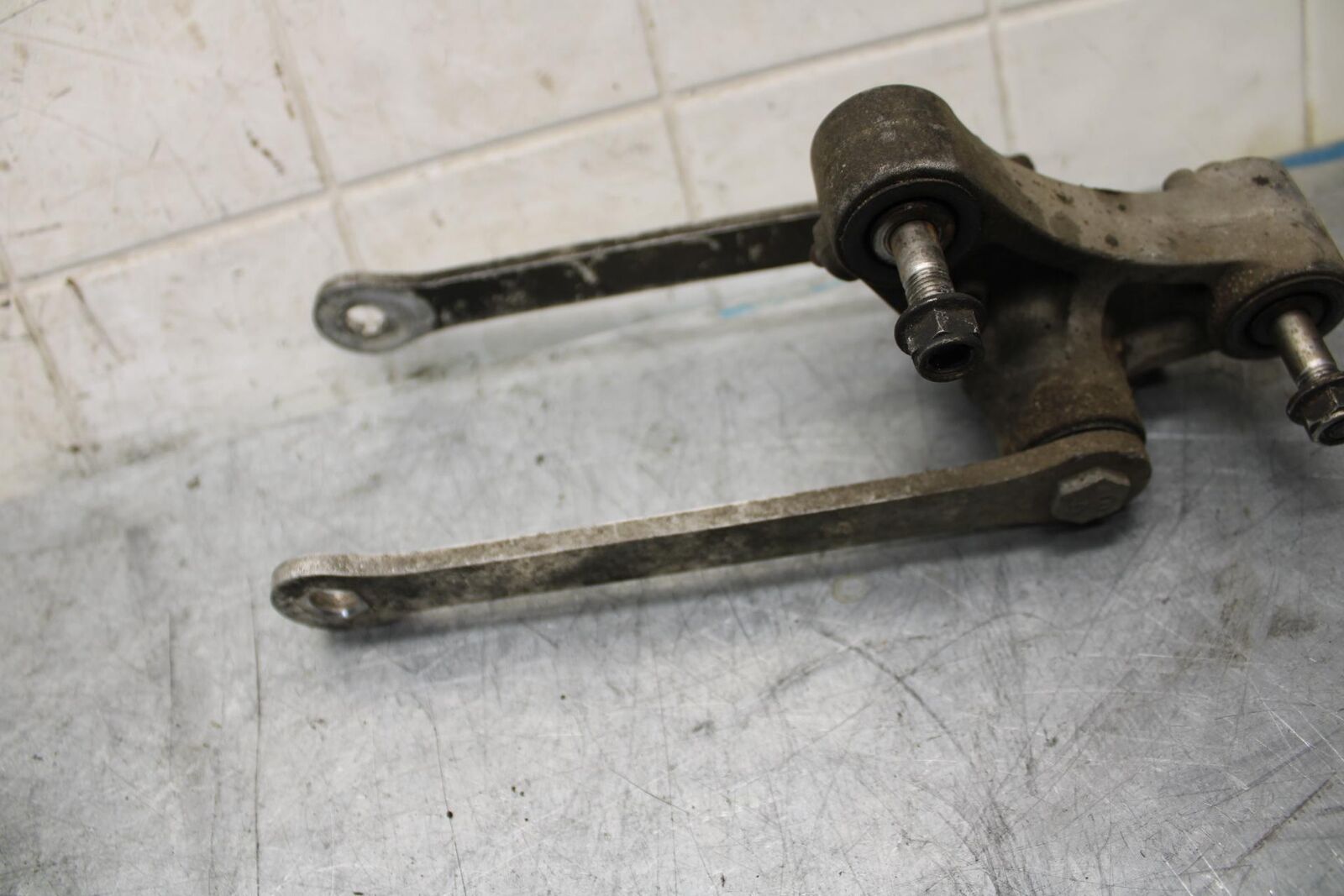 2002 Kawasaki Ninja ZX12R  REAR DOGBONE SHOCK LINKAGE LINK 39007-1302 BB48