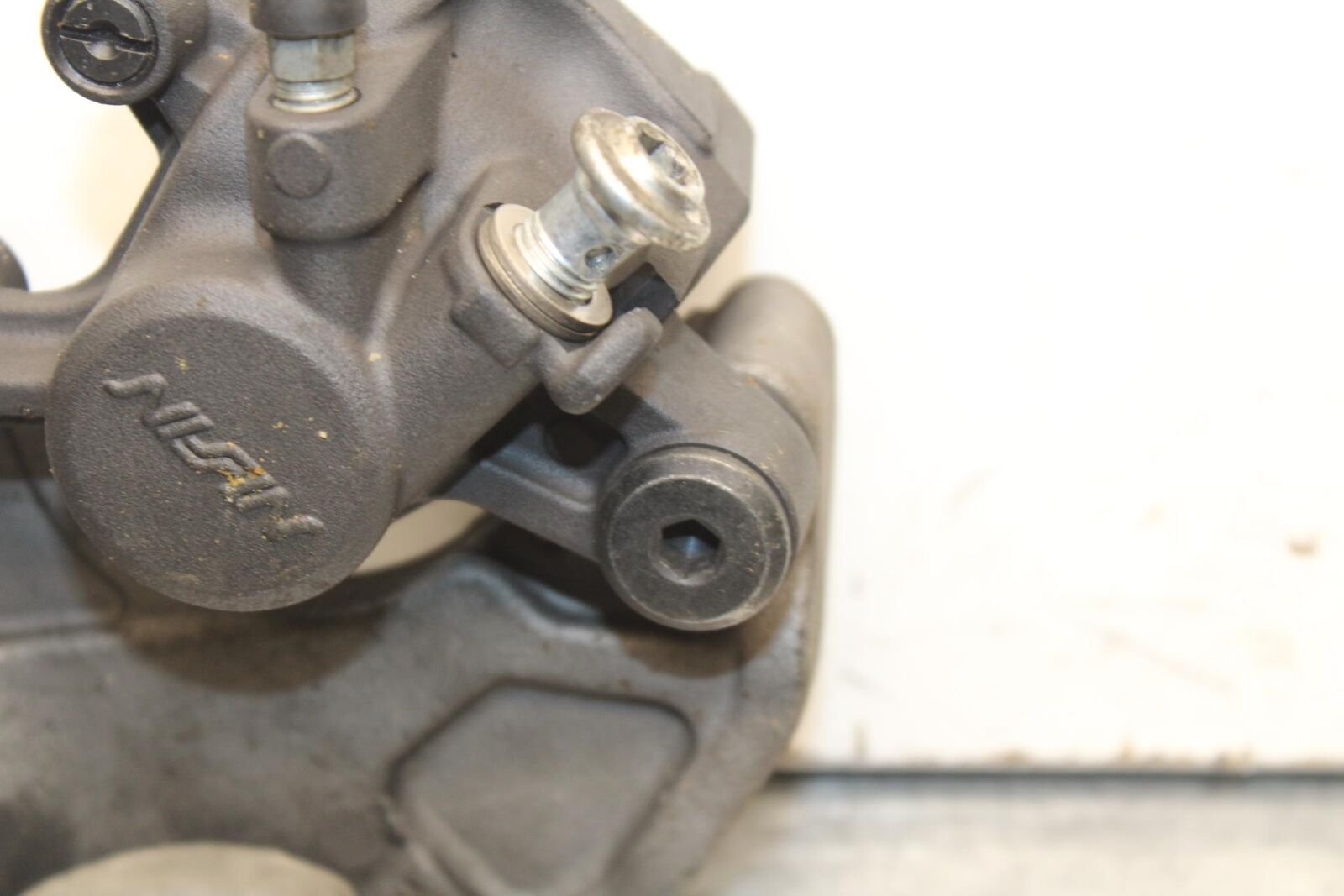 2011 Suzuki GSXR1000 REAR BACK BRAKE CALIPER W MOUNT BRACKET BB96
