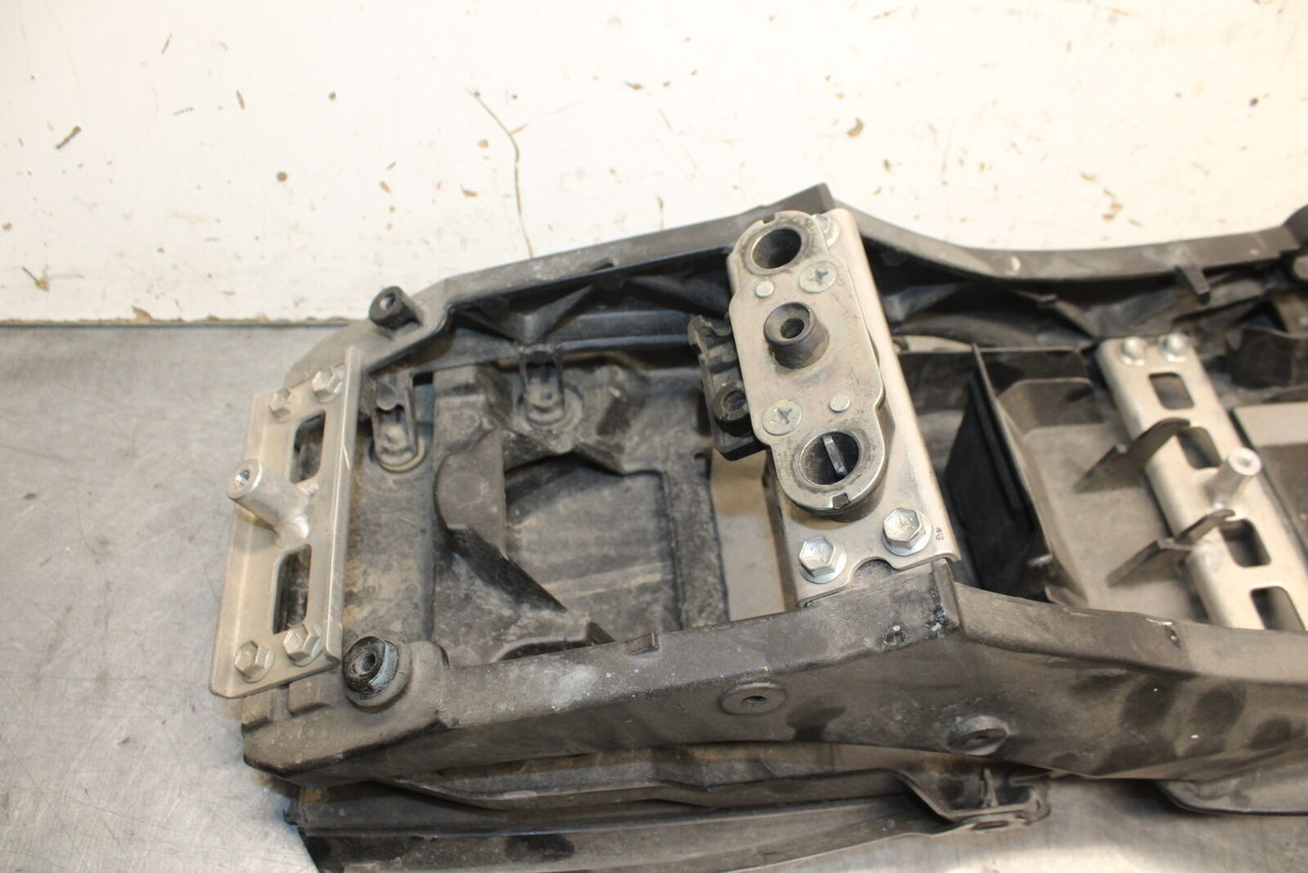 08-09 SUZUKI GSXR600 REAR SUBFRAME BACK SUB FRAME BB728