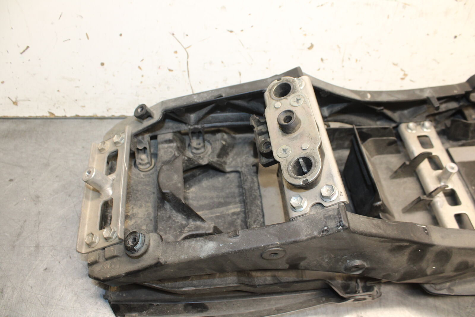 08-09 SUZUKI GSXR600 REAR SUBFRAME BACK SUB FRAME BB728