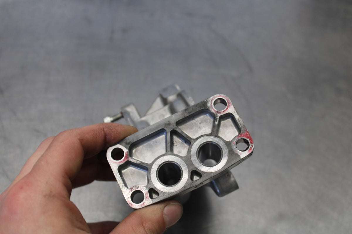 20-22 KAWASAKI NINJA ZX6R ENGINE OIL FILTER HOUSING BB884