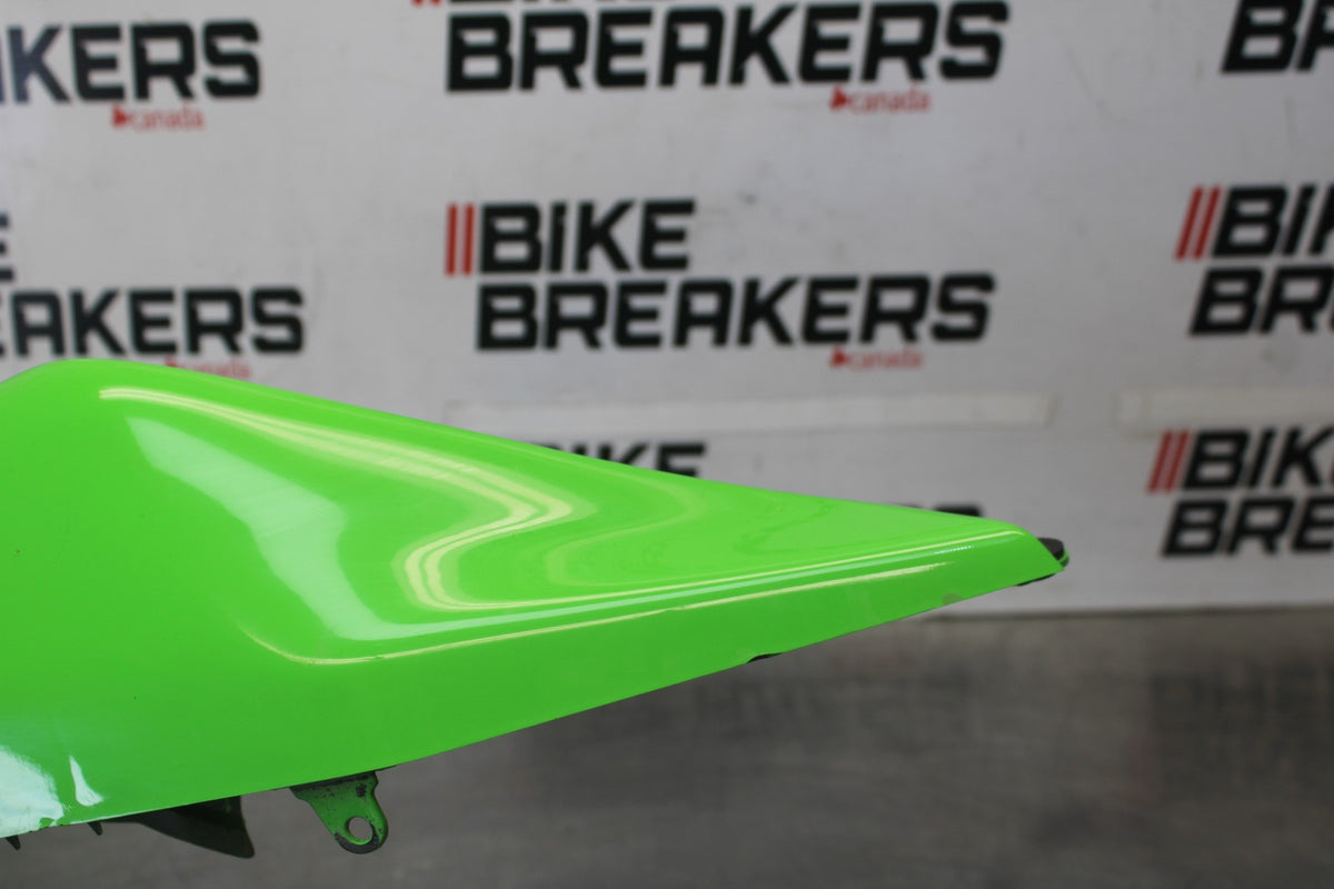 08 KAWASAKI NINJA ZX10R RIGHT REAR BACK TAIL FAIRING COWL SHROUD BB902