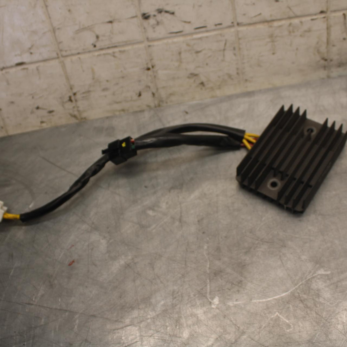 2010 Aprilia RSV1000R RECTIFIER VOLTAGE REGULATOR BB513
