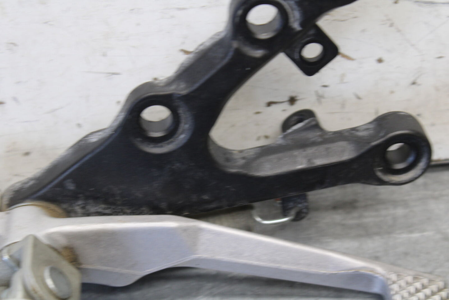 08-16 YAMAHA YZF R6 RIGHT REARSET REAR SET DRIVER FOOT PEG REST STOP BB665