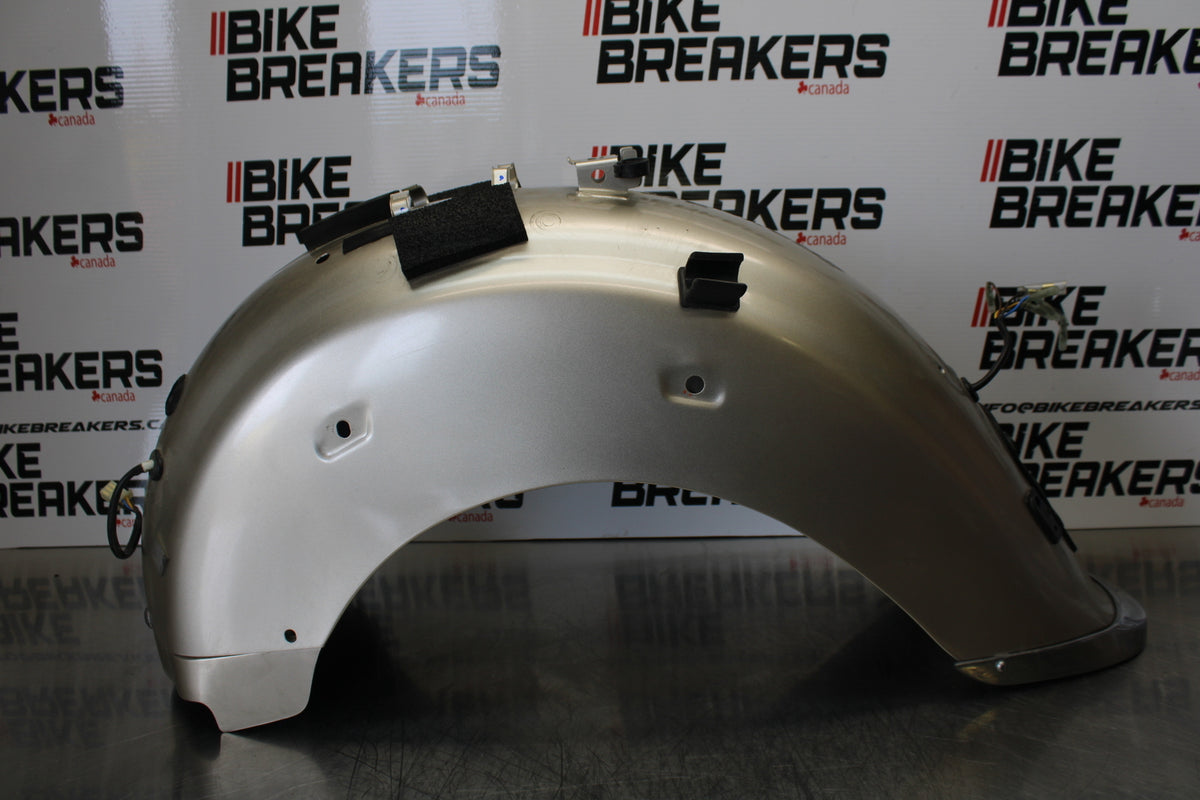 09 YAMAHA ROYAL STAR XVZ1300TF VENTURE REAR BACK WHEEL FENDER MUD GUARD BB151