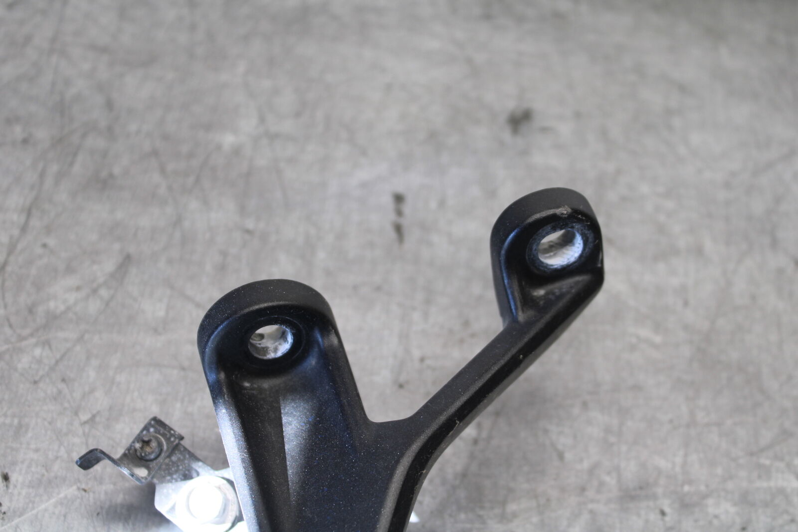 19-22 KAWASAKI Z400 REAR BACK PASSENGER PEG SET PAIR BB708