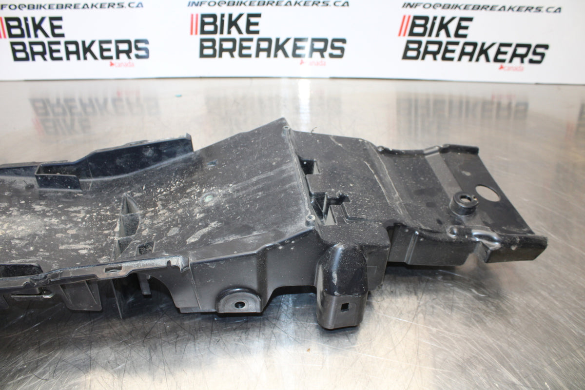 15-16 HONDA CB300F REAR BACK TAIL UNDERTAIL BATTERY TRAY PLASTIC BB150