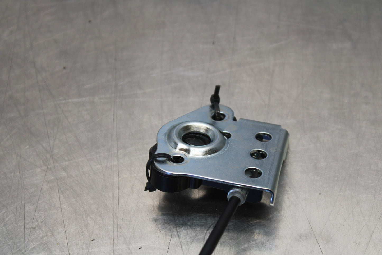 24-25 KAWASAKI NINJA ZX4R REAR PASSENGER SEAT LATCH LOCK ASSEMBLY BB610