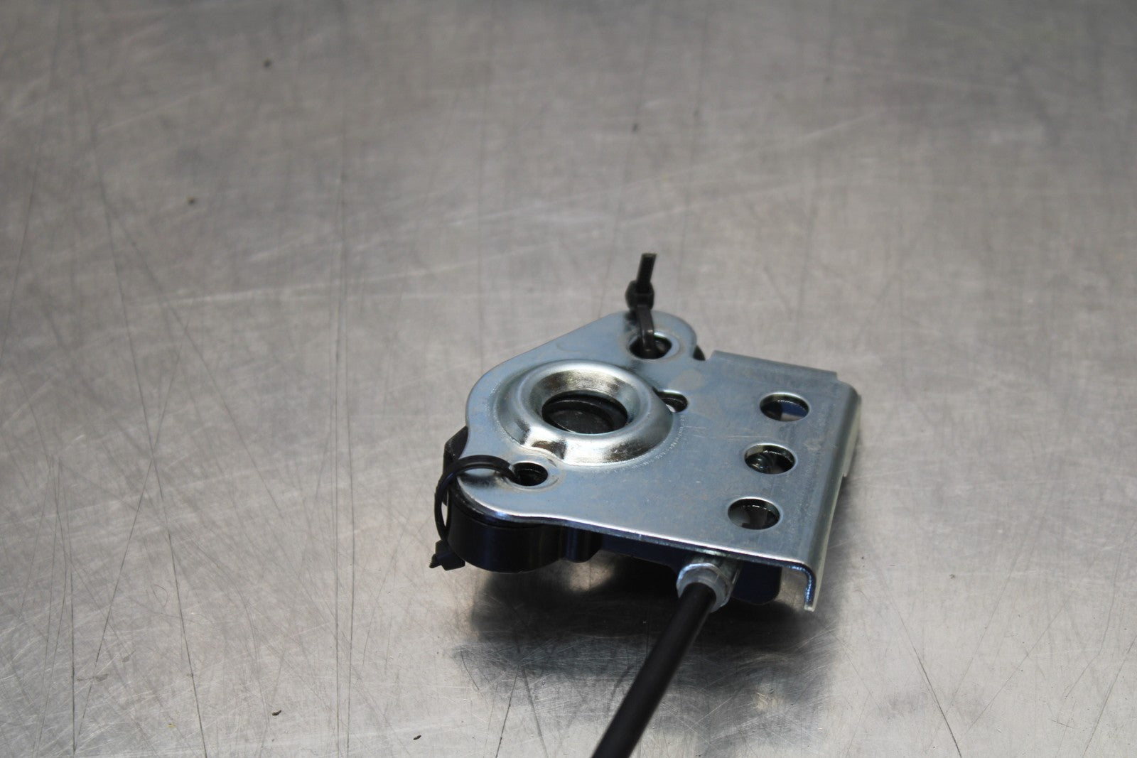 24-25 KAWASAKI NINJA ZX4R REAR PASSENGER SEAT LATCH LOCK ASSEMBLY BB610