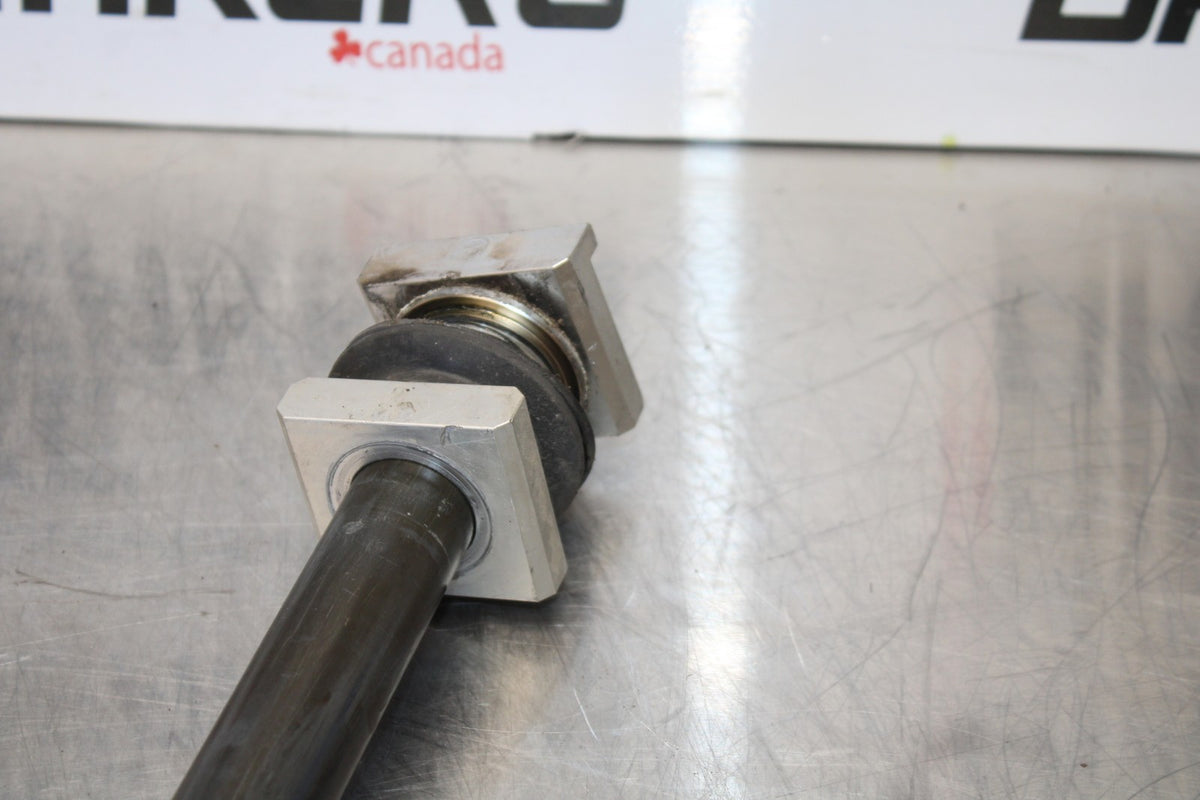 04-05 YAMAHA YZF R1 REAR AXLE BACK WHEEL RIM PIVOT BOLT AXEL BB173