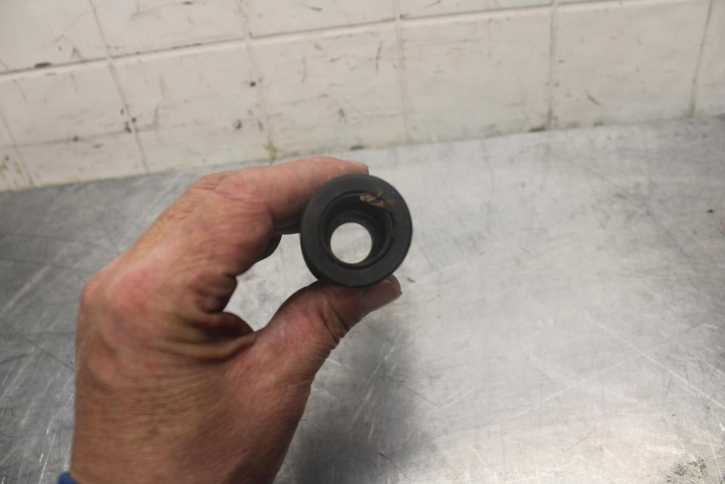 05 YAMAHA YZF R6S RIGHT THROTTLE GRIP TUBE BB462