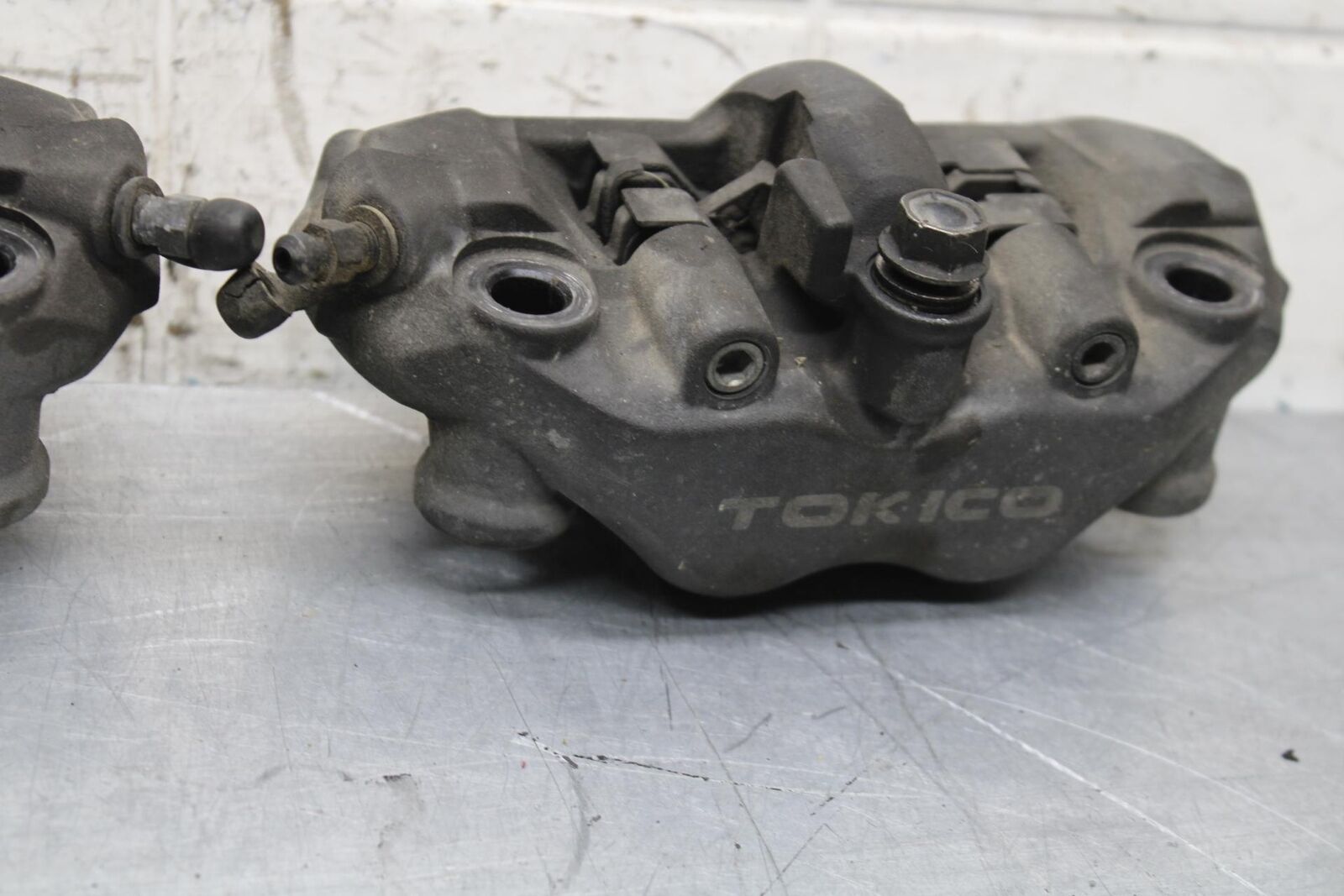 2005 Honda CBR600RR RIGHT LEFT FRONT BRAKE CALIPER SET PAIR CALIPERS BB564