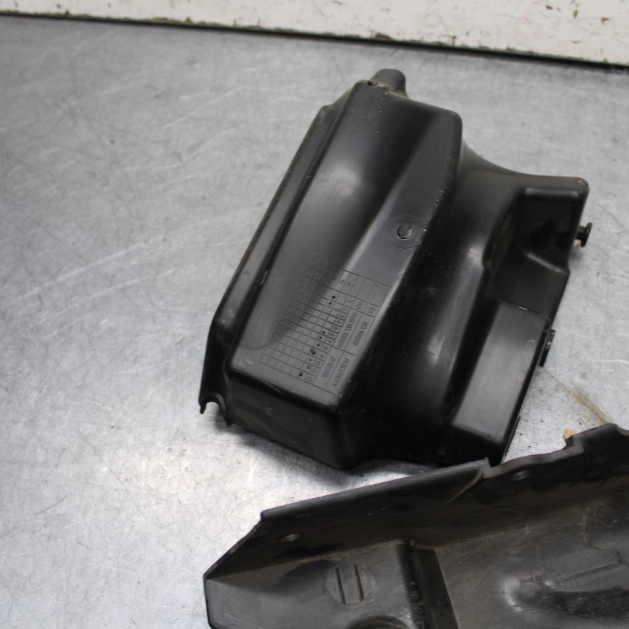 18 KTM RC 390 REAR BACK TAIL UNDERTAIL BATTERY TRAY PLASTIC BB648