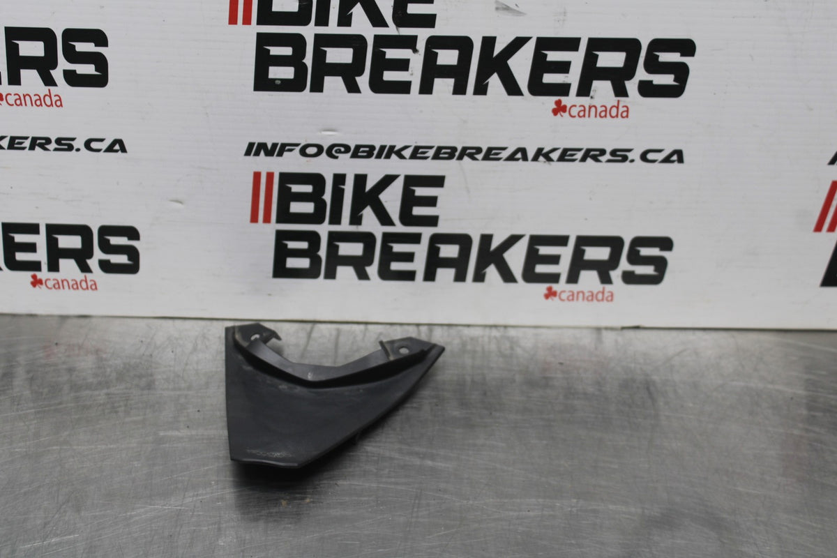 22-25 YAMAHA YZF R7 CENTER REAR BACK TAIL FAIRING COVER TRIM COWL BB850-A