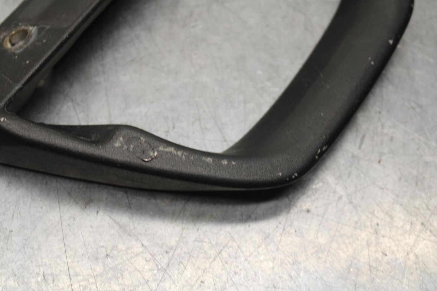 04-09 SUZUKI GS 500 FH GS500F PASSENGER REAR SEAT GRAB BAR HANDLE BB97