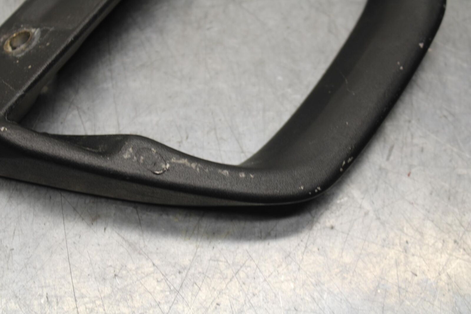 04-09 SUZUKI GS 500 FH GS500F PASSENGER REAR SEAT GRAB BAR HANDLE BB97