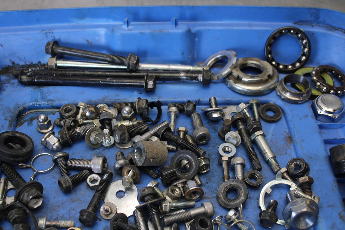 14 HONDA SHADOW 750 VT750C2B LEFTOVER MOUNTING BOLTS HARDWARE SCREWS BB867