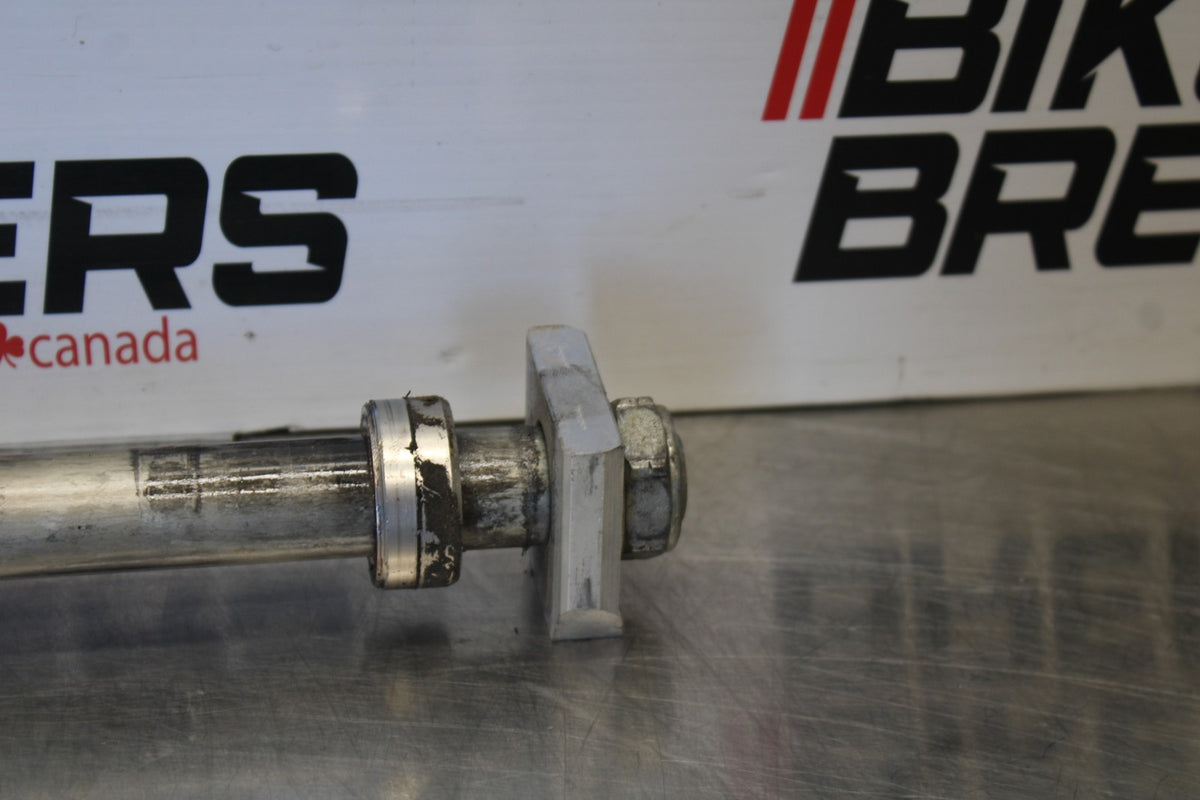 18 SUZUKI GSXR750 REAR AXLE BACK WHEEL RIM PIVOT BOLT AXEL BB891