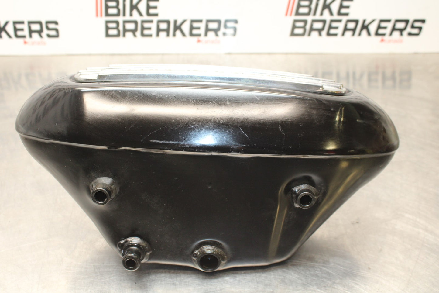 05 TRIUMPH ROCKET III ENGINE OIL TANK PAN BOX BB186