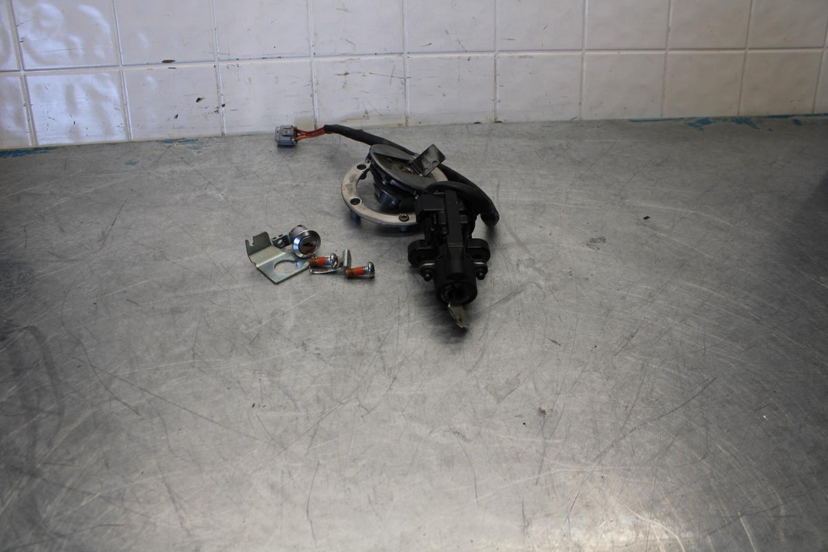 11-21 SUZUKI GSXR600 IGNITION LOCK KEY SET BB437