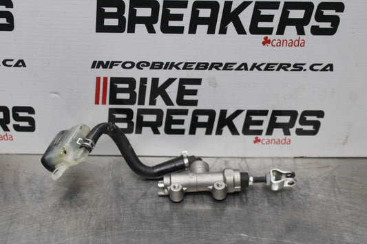 08-10 SUZUKI GSXR 600 REAR BACK BRAKE MASTER CYLINDER W RESERVOIR BB202