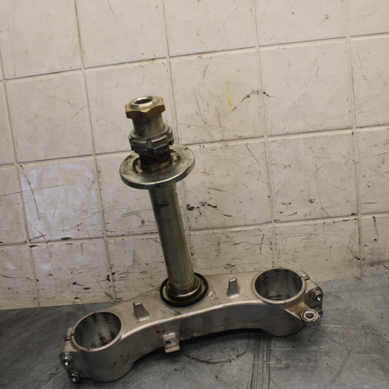 2009 Suzuki GSXR750  FORKS CLAMP LOWER TRIPLE TREE STEM 51410-01H10 BB508